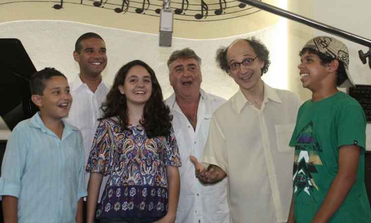 Tim Rescala durante a aula para uma sala lotada de 30 alunos no Curso de VerÃ£o