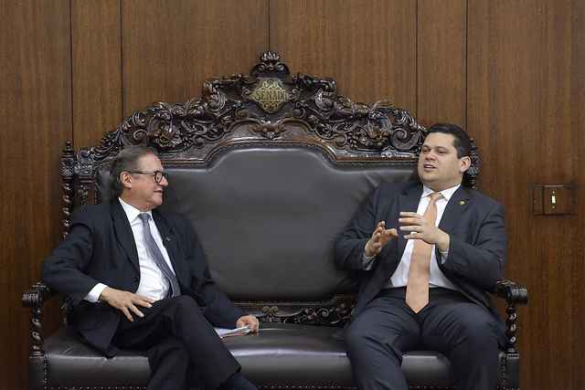 Presidente do Senado Federal, senador Davi Alcolumbre (DEM-AP) recebe o ministro da Educação, Ricardo Vélez Rodrigues