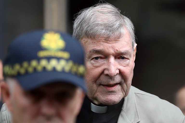 George Pell, que era considerado o número três do Vaticano, foi declarado culpado de agressão sexual contra menores