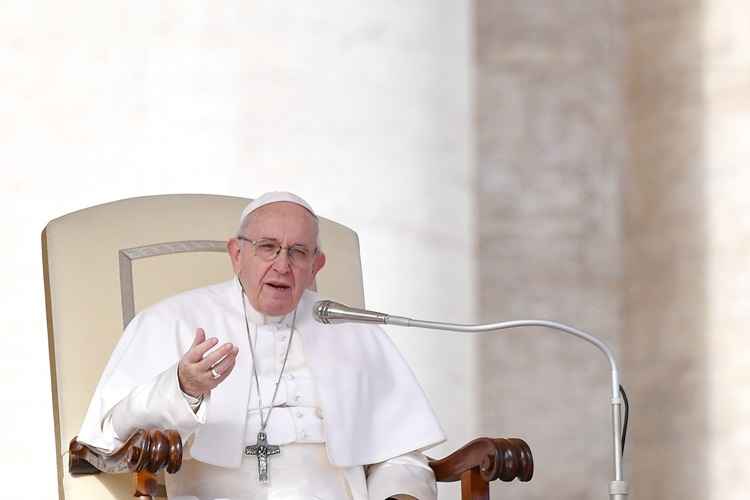 França pede ao Vaticano que assuma a responsabilidades sobre núncio acusado