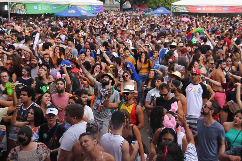 A expectativa é de que mais de 100 mil foliões brinquem o carnaval no sábado e na segunda-feira