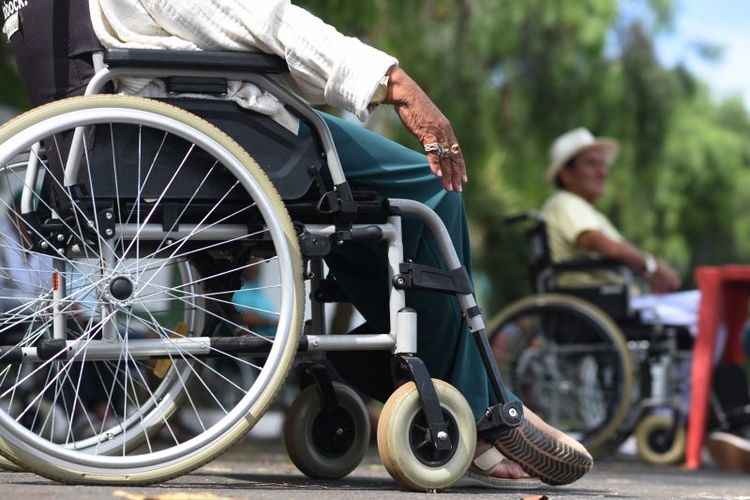 Idosos de asilo se emocionam com passeio em Carreta da Alegria - O  Pantaneiro