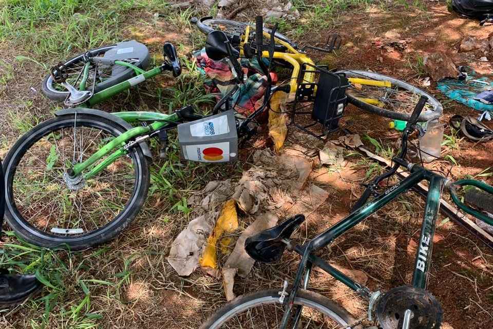 Três bicicletas foram encontradas com o ladrão, além de uma mochila com uma faca