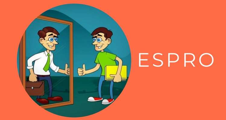 lustração mostra jovem dando joinha e segurando caderno, vestindo roupa informal, se olhando no espelho, onde enxerga  a si mesmo com roupas formais, segurando uma maleta de trabalho. É possível ler 