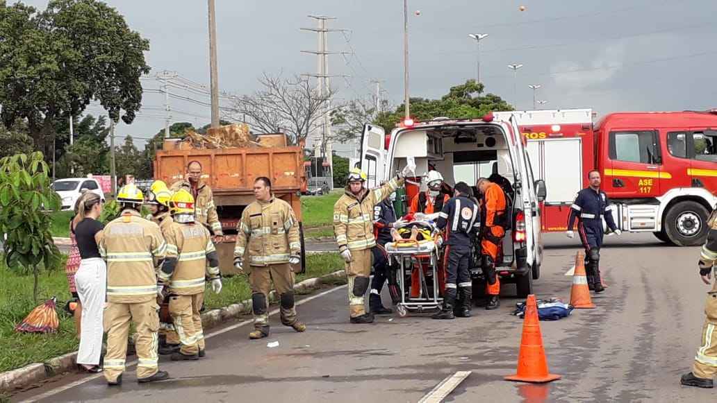 Nelcy Vasques Barbosa foi socorrida pelo Corpo de Bombeiros e levada de helicóptero ao Hospital de Base. O estado dela é grave