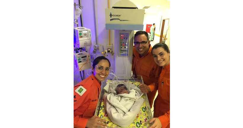 O estado de saúde da recém-nascida apresentou melhora, mas ela segue na UTI do Hospital Materno Infantil de Brasília (HMIB) sob os cuidados da equipe médica