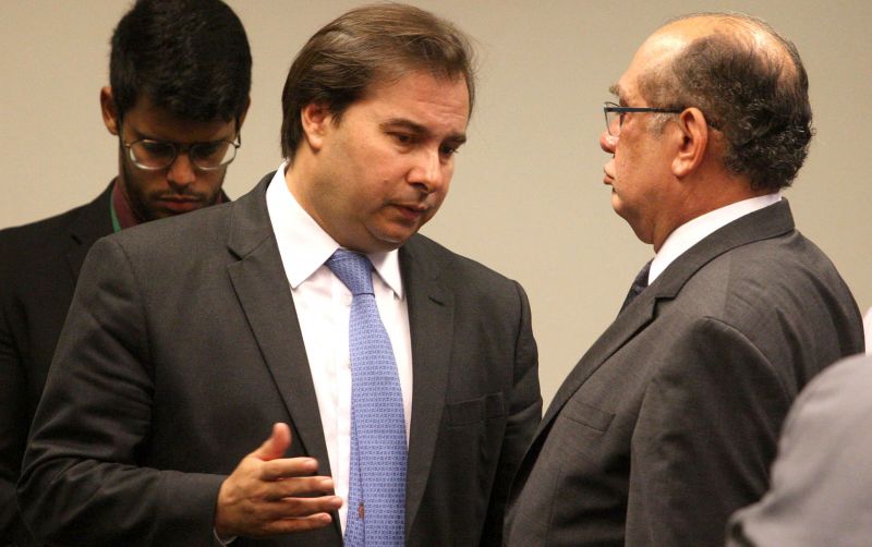 Rodrigo Maia conversa com Gilmar Mendes