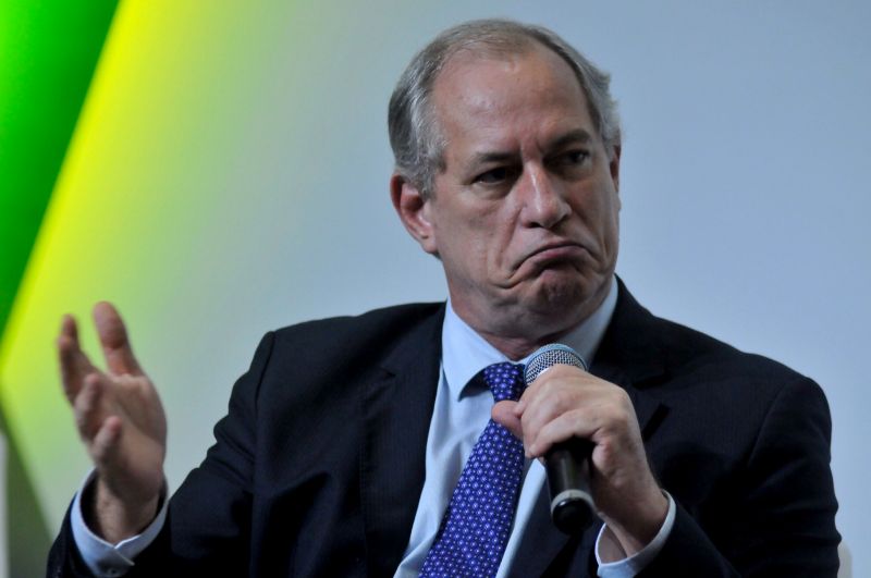 Ciro Gomes participa de sabatina do Correio