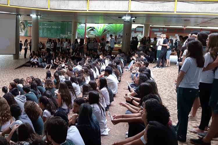 Estudantes do fundamental II e do ensino médio participam de ação especial sobre o Dia Internacional Contra a Discriminação Racial