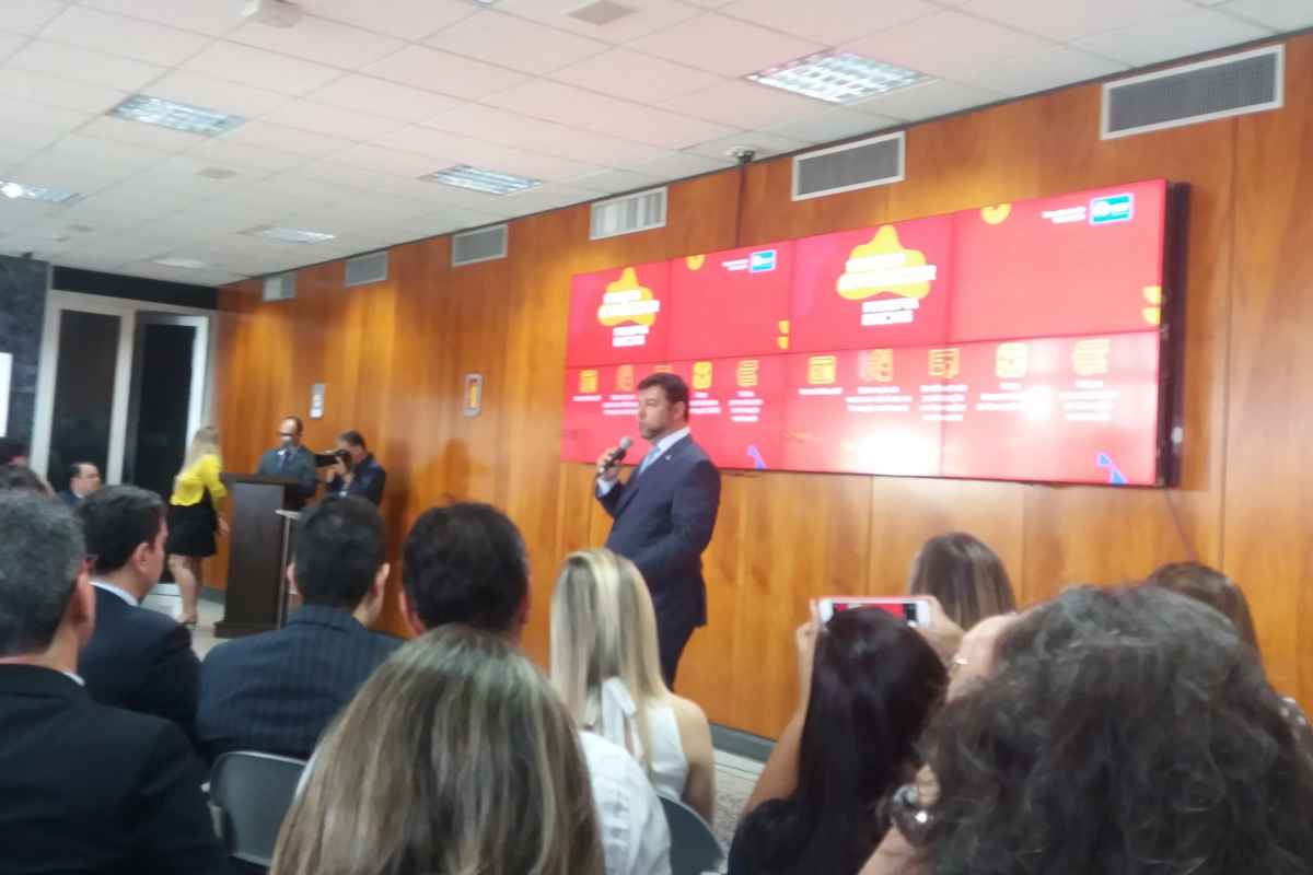  GDF apresenta cinco bandeiras para melhorar o ensino