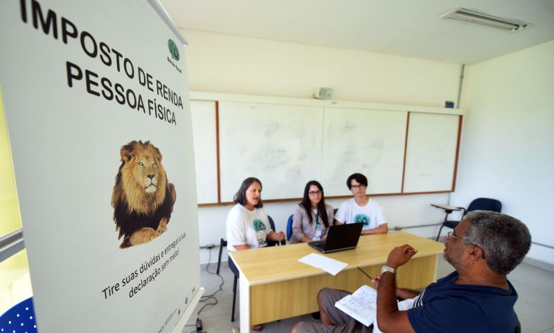 Alunos do Departamento de Ciências Contábeis da UnB atendem cidadão, por meio do projeto Balcão Fiscal