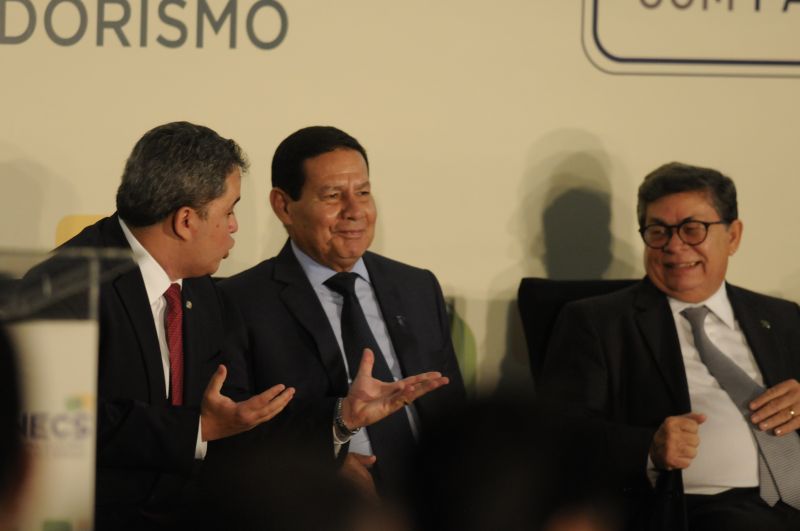 Mourão participou do relançamento da Frente Parlamentar do Comércio, Serviços e Empreendedorismo