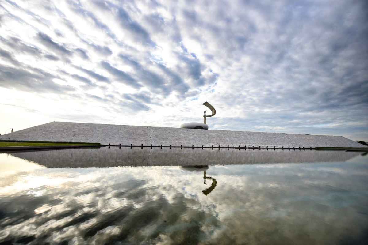 Nuvens aparecem pela manhã