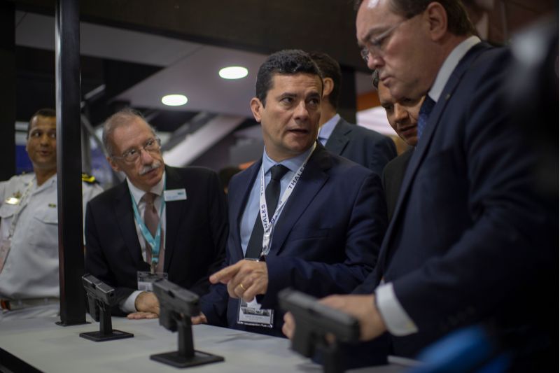 Sérgio Moro na feira de segurança pública, no Rio