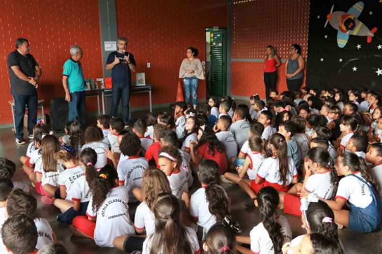 Entrega da terça-feira (2) na Escola Classe Basevi