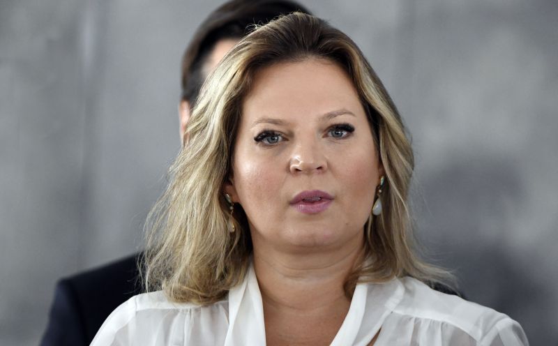 Joice diz que Bolsonaro vai conversar com partidos at&eacute; ter&ccedil;a-feira