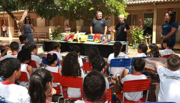 Para a escola em Planaltina foram 250 livros doados