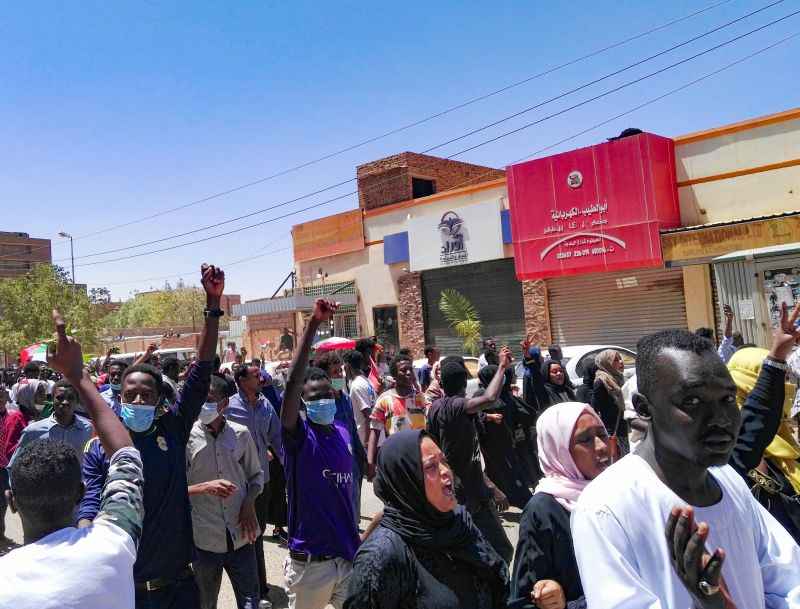 Os manifestantes conseguiram chegar neste sábado à entrada do quartel-general do exército sudanês em Cartum