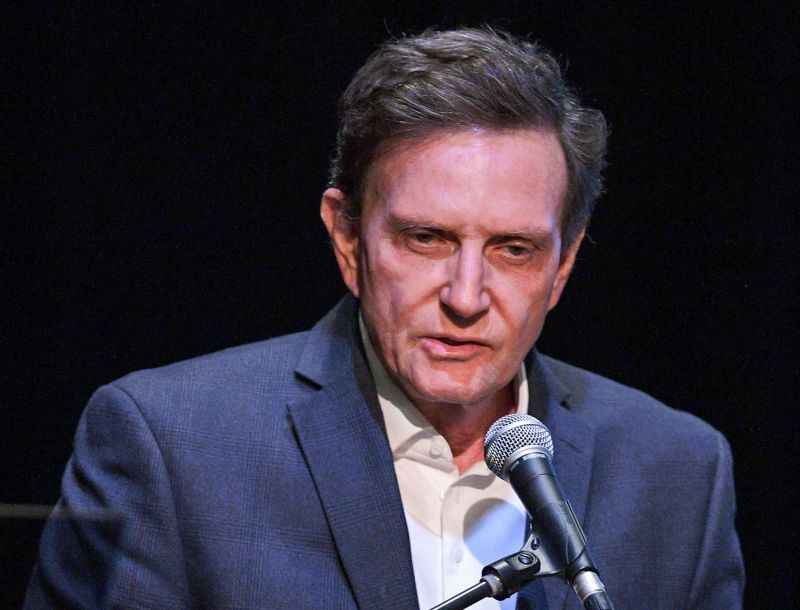 O prefeito Marcello Crivella (PRB) concedeu entrevista coletiva pedindo para que a população evite sair às ruas