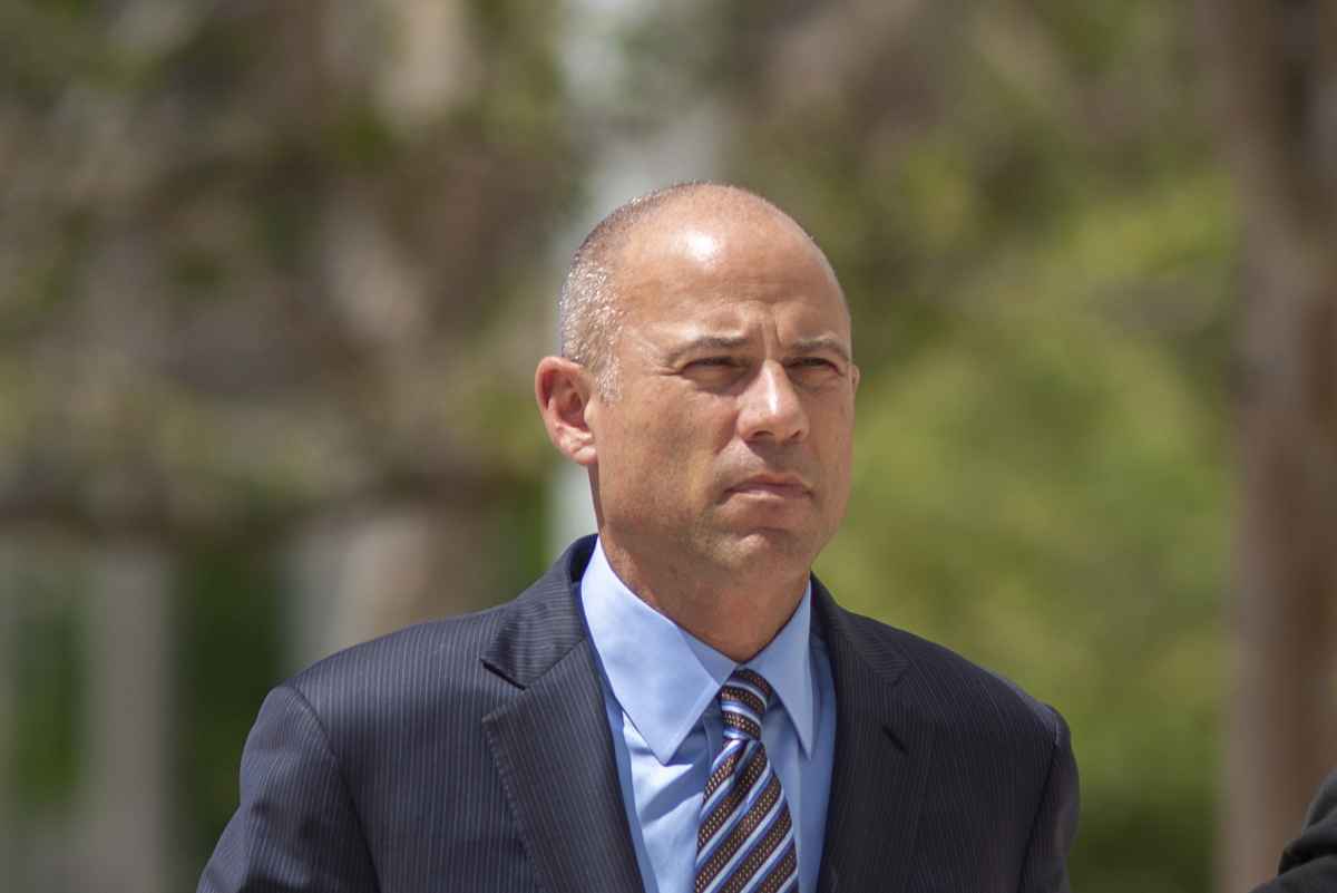 Em março, Avenatti chegou a ser preso pelas acusações, e extorsão contra a Nike, mas pagou fiança