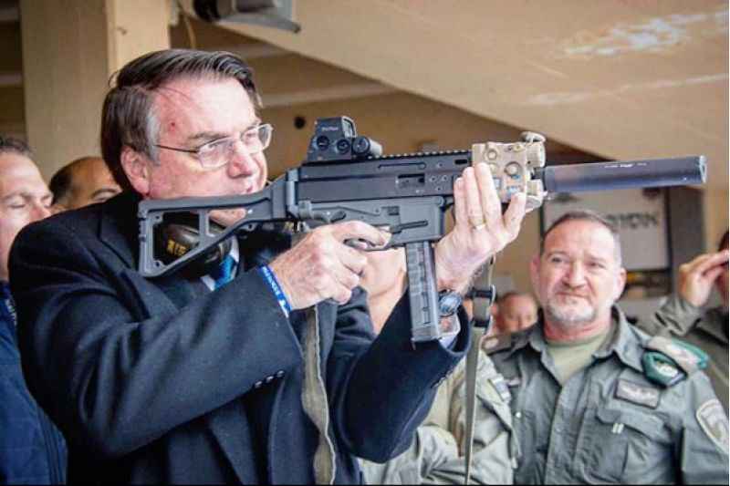 Jair Bolsonaro arma de fogo