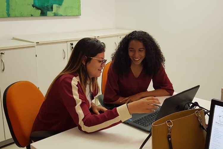 Os alunos dos Centros Interescolares de Línguas se reuniram nesta terça-feira (23/4) na Biblioteca Nacional para participarem da maratona de tradução