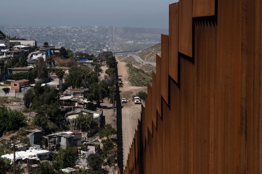 O menino foi 'abandonado' por um grupo de imigrantes ilegais que cruzou a fronteira na região de Brownsville, Texas