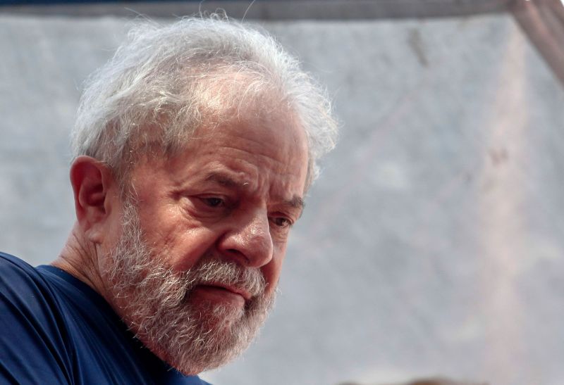 Lula cumpre pena de 8 anos e 10 meses na sede da Polícia Federal, em Curitiba, pelos crimes de corrupção passiva e lavagem de dinheiro no caso triplex