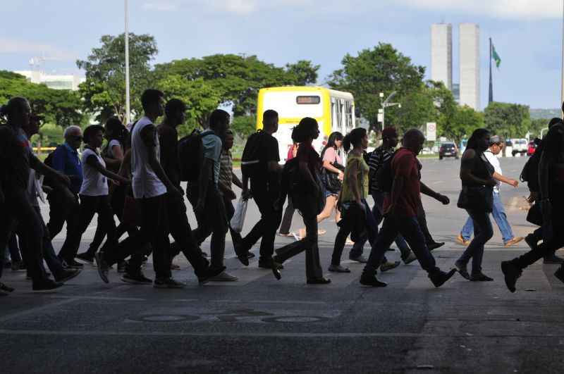 Nessa quarta (1º), feriado do Dia do Trabalhador, os ônibus funcionarão de acordo com os horários de domingo