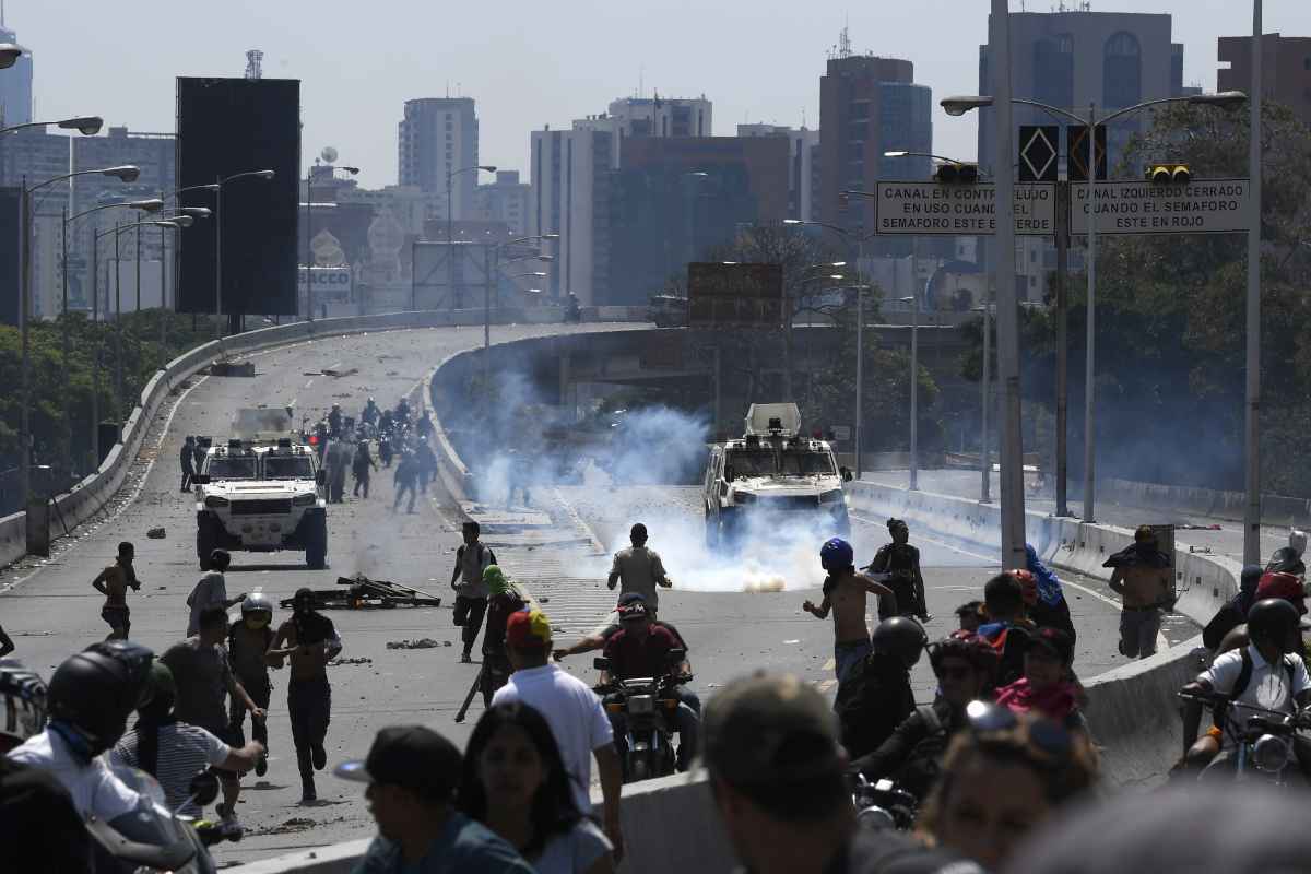 Valor é de R$ 223,8 milhões. País enfrenta dia de tensão com disputas de manifestantes contrários e favoráveis ao governo de Maduro