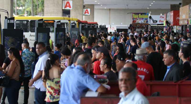 No feriado, os ônibus rodarão com a tabela de domingo