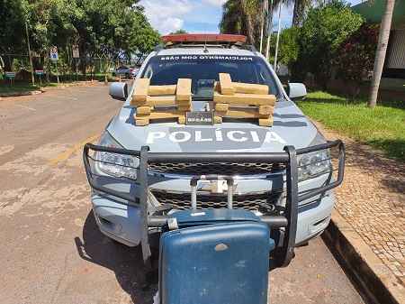 A suspeita foi abordada no saguão de embarque da Rodoviária Interestadual de Brasília com 30kg de maconha dentro da mala