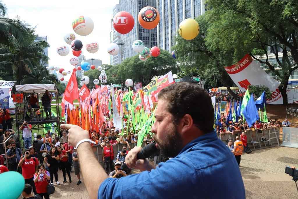 O líder do MTST tenta convencer Ciro a participar da Unidade Progressista