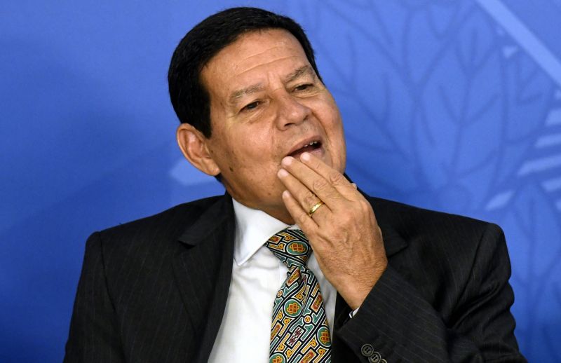 Mourão considera que Juan Guaidó não tomou a melhor decisão ao dizer que possuía apoio militar para derrubar o governo de Nicolás Maduro