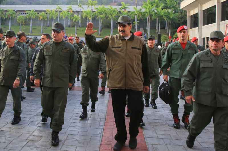 Maduro e militares na Venezuela