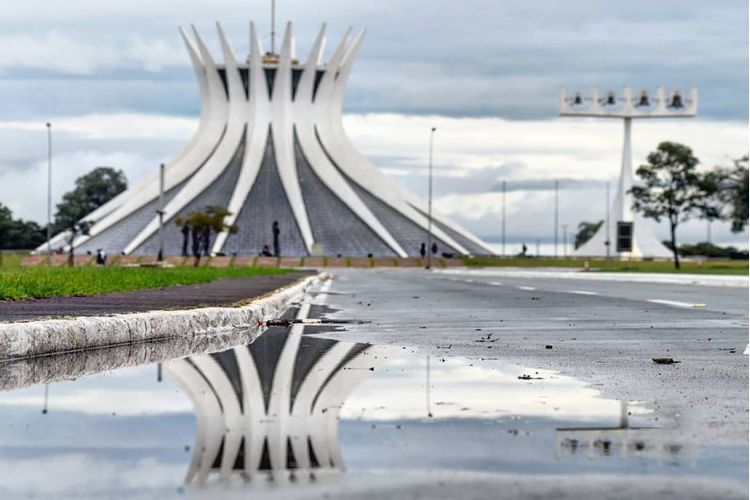 Segundo o Inmet, as chuvas devem diminuir no domingo (5/5)