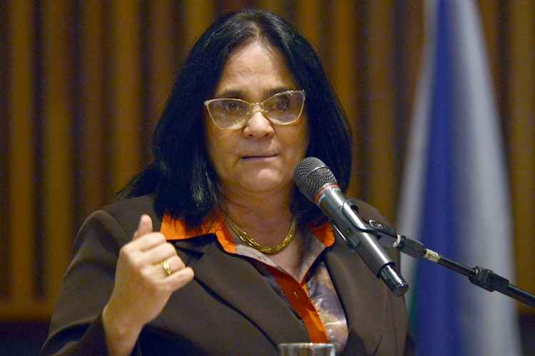 A ministra Damares Alves discursou no Seminário Regional de Promoção e Defesa da Cidadania