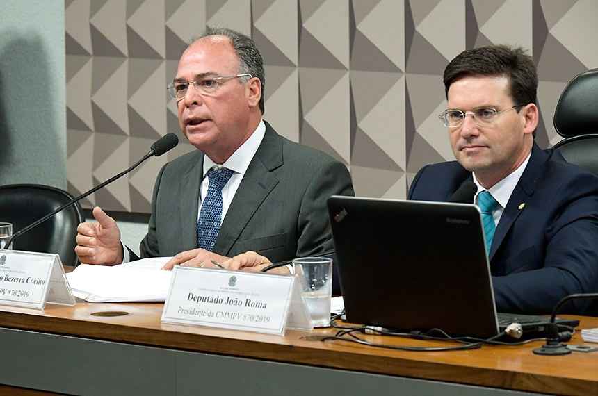 Relator da medida provisória, senador Fernando Bezerra Coelho (à esq.) manteve Coaf no Ministério da Justiça e Funai no da Justiça. Presidente da comissão mista, deputado João Roma, marcou a votação