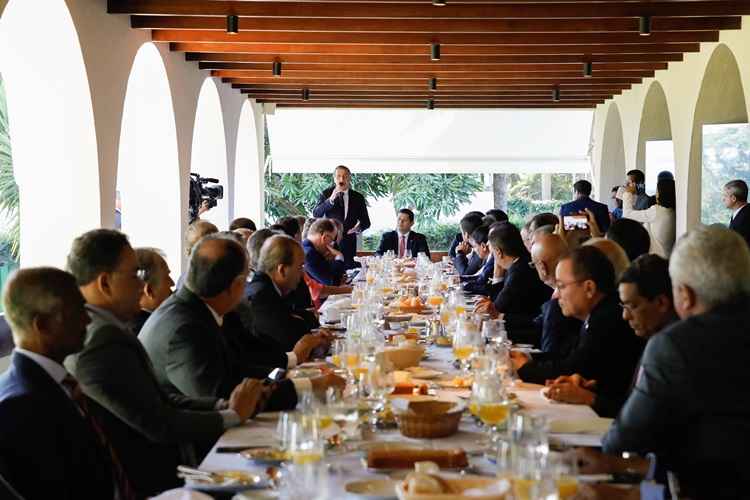 Presidente da República, Jair Bolsonaro durante reunião com Presidente do Senado Federal, Davi Alcolumbre, e governadores