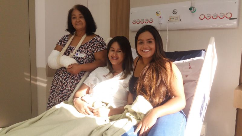 A empresária Vanessa Ferreira da Silva (centro) com a mãe e a filha: a força de três gerações