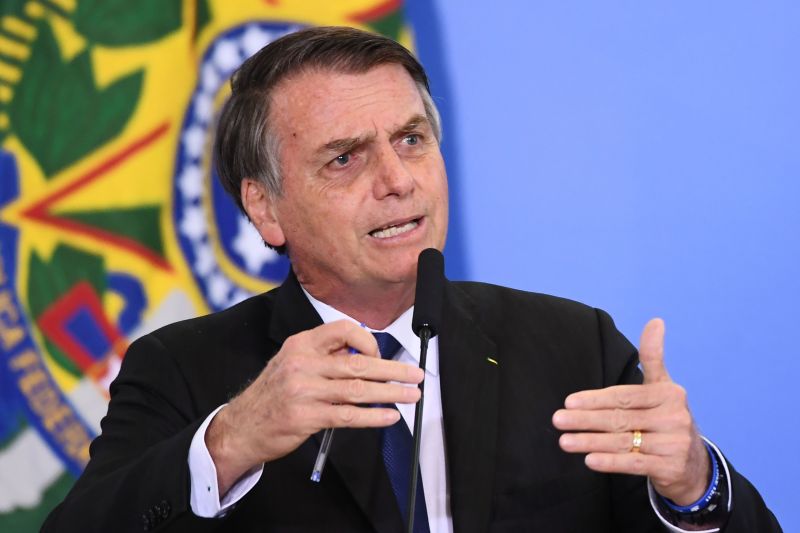 Em abril, Bolsonaro interveio na política de preços da estatal. Ao temer uma nova greve de caminhoneiros, pediu a manutenção do preço médio do litro do diesel repassado às refinarias