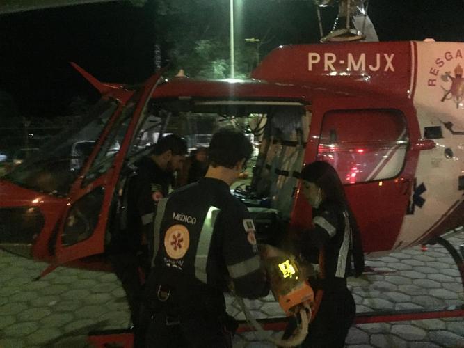 O helicóptero do Corpo de Bombeiros transportou a vítima ao Hospital de Base