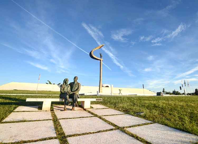 A previsão é de céu claro com poucas nuvens