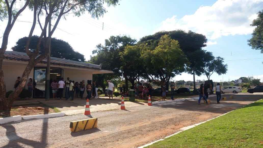 Corpo de Beatriz é velado no Cemitério de Sobradinho desde as 14h. Sepultamento está marcado para as 17h