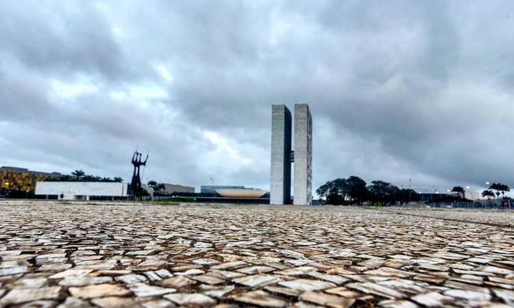 O clima frio deve se estender até o fim de semana. No domingo (19/5), a temperatura mínima pode chegar a 14ºC