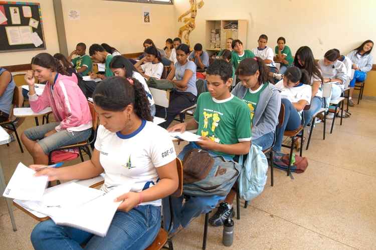 Alunos durante prova da OBA