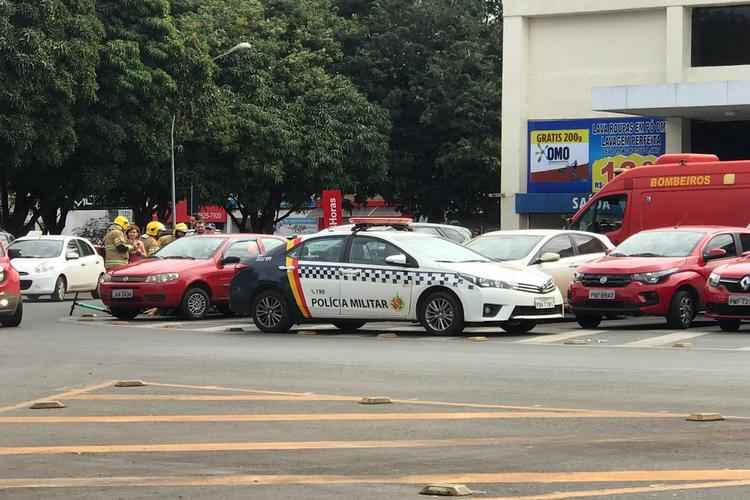 Acidente ocorreu no estacionamento em frente ao supermercado da 306/307 Sul