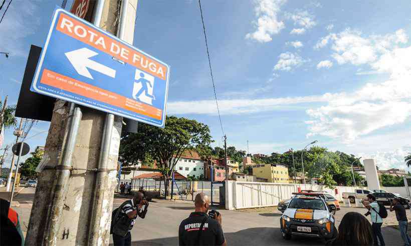 Placa mostra rota de fuga em Barão de Cocais