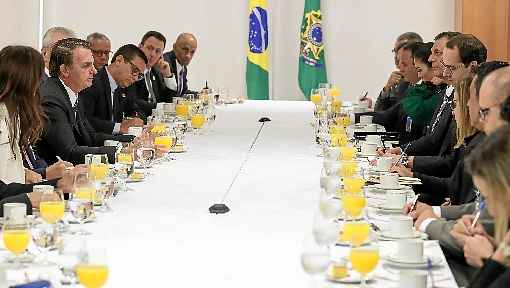 O presidente recebeu 17 jornalistas para o café da manhã de ontem: bom humor na entrada e tensão durante as perguntas