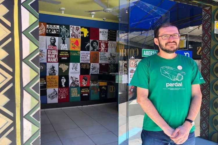 Oziel, gerente de loja de camisetas do Conic, disse que muitos clientes passaram a exigir a nota por causa do programa do GDF